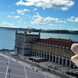 At the top of the Arch de Rua Augusta