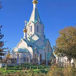 .... vorbei an der prachtvollen Russisch-Orthodoxe-Kirche ...