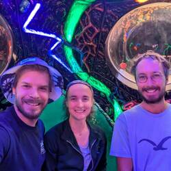 mit Vallen und Derek im Meow Wolf