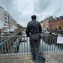 Statue of a worker gazing down the canal