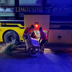 Der kleinere Töff kommt rein