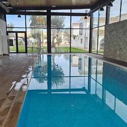 Indoor Pool (Badekappenpflicht 🙄)