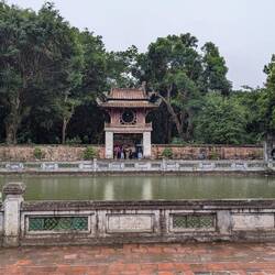 The circle represents the Sun and the square pool, the Earth