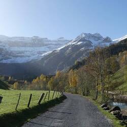 I morgensol på vej end mod Cirque de Gavarnie