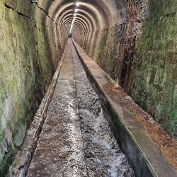 Bachumleitung begehbar 300 Meter. Slippery!