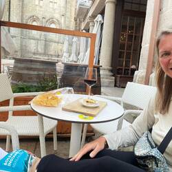 Icing my injured leg in the beautiful square under the cathedral