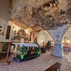 Die Kirche Madonna della Rocca...