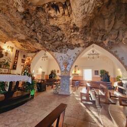 ...wurde direkt in den Berg gebaut