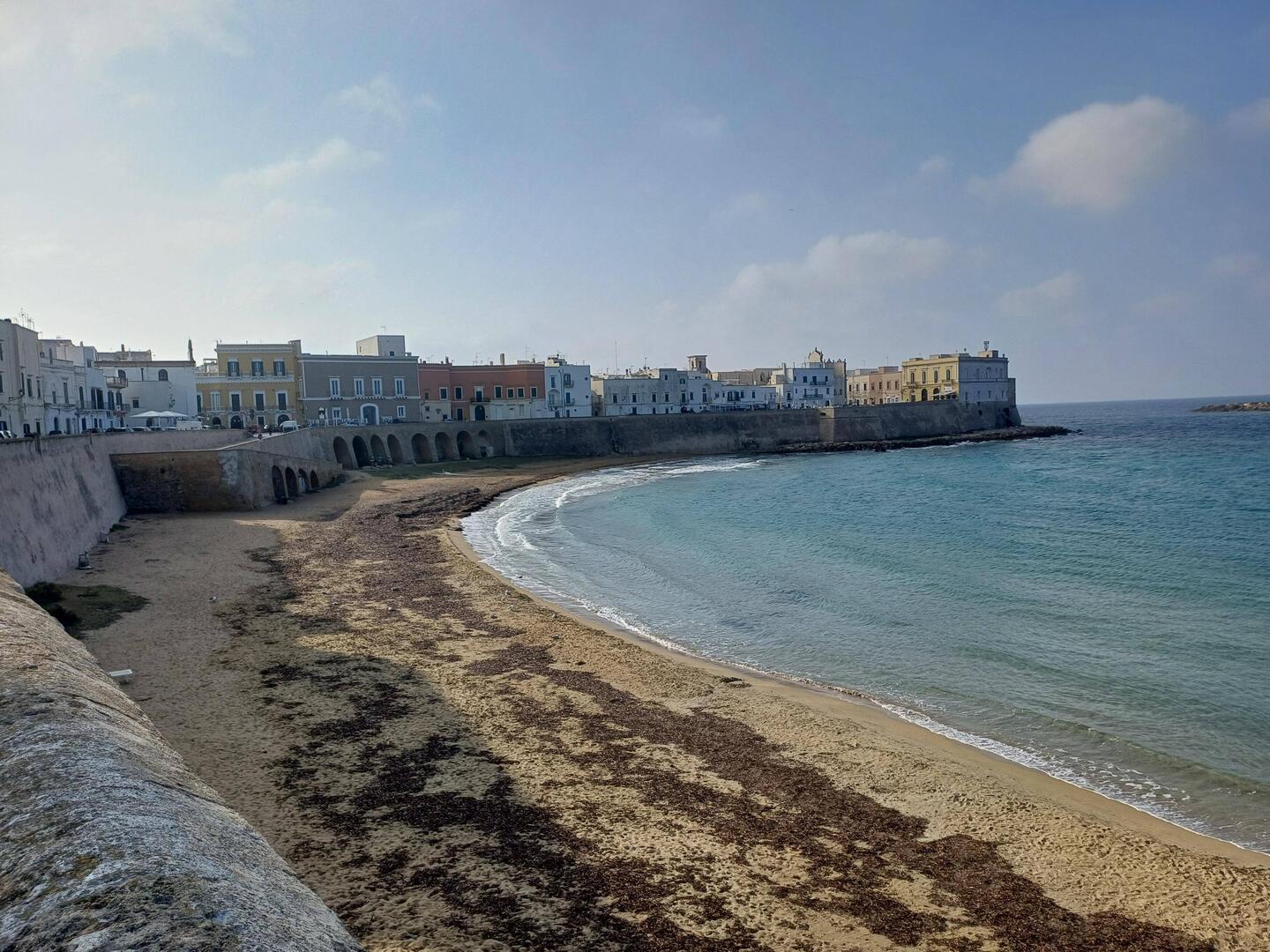 Gallipoli strandja reggeli napfényben