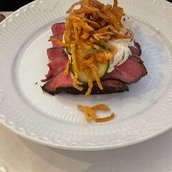 Ian had the roast beef, fennel, crispy fried onion and horseradish cream