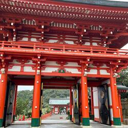 Impressive entrance on the way to the shrine.