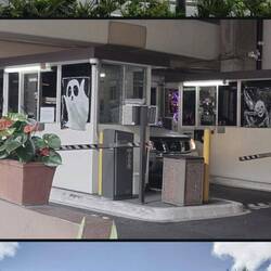 Ein Hotel mit Mall neben dem anderen