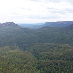 Bewaldete Berge im Dunst 🤷🏼‍♀️