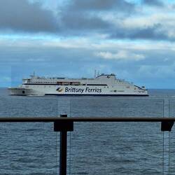 Ein Überholer (Fähre)