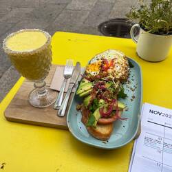 Eating good in the neighborhood! 😃