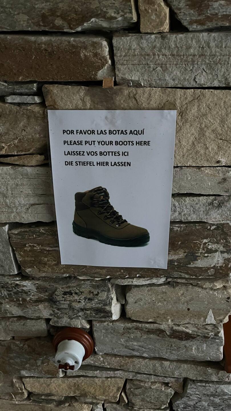 Musste leider meine Schuhe in der Herberge laden und ohne weiter laufen 🥲