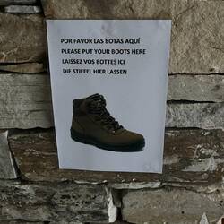 Musste leider meine Schuhe in der Herberge laden und ohne weiter laufen 🥲