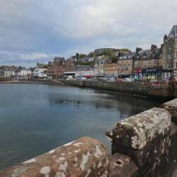Centre ville d'Oban depuis la jetée