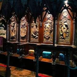 Chaire avec les couleurs des clans