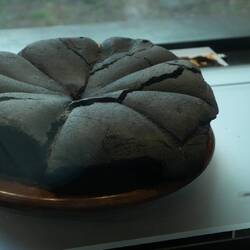 Du pain retrouvé carbonisé