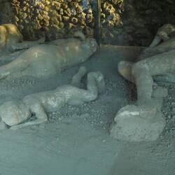 Moulage des trous causés par des corps décomposés