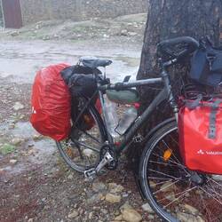 Mein Fahrrad ist so nass wie selten, aber zumindest mal kurz sauber
