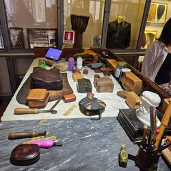 LlLeanardo leather making workshop- cool boxes made only from leather