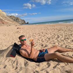 Mit Pizza 🍕 und...