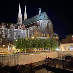 Peter und Paul Kirche bei Nacht