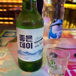 Suju = Reisschnappes. Aber nur 20% Alc.