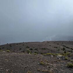 Tieferer Einblick in den Krater