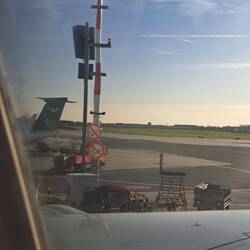 Aufgrund einer technischen Störung muss unser Flieger nachtanken und der Slot is wech....