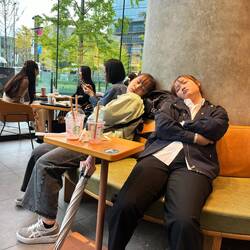 Inemuri im Starbucks