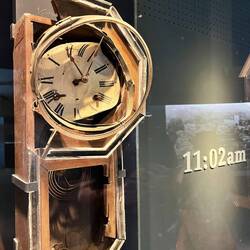 Die Uhr blieb zur Zeit des Einschlags stehen