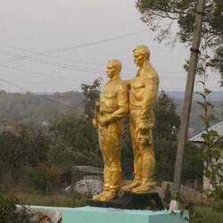 Wir haben nicht herausgefunden, wer die beiden sind.