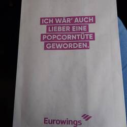 Voll witzig. Ein wenig leid tat mir die Kotztüte dann schon. Vielleicht hätte ich sie retten sollen
