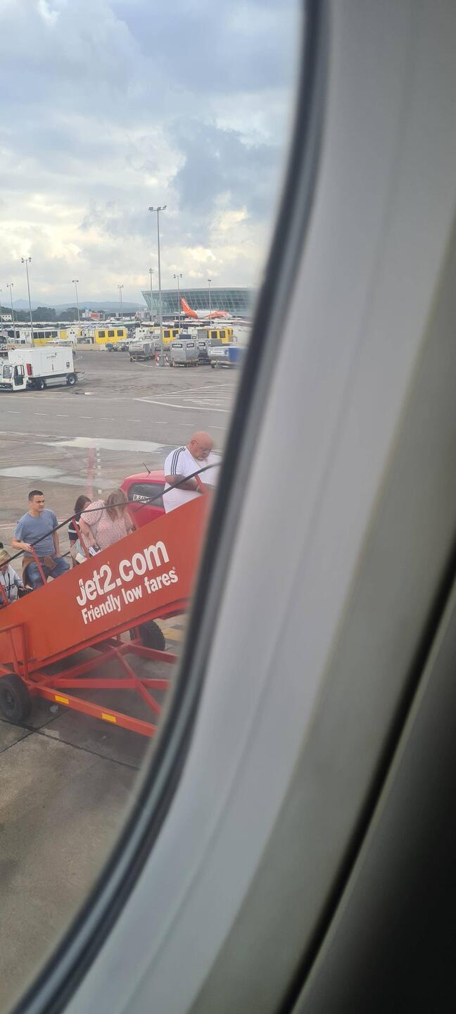 Feckin hope the big lad sitting in another row