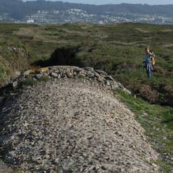 Der Zugang zum Tunnel ist durch einen Graben geschützt