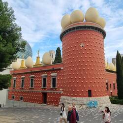 Salvador Dalí-Museum von aussen ...