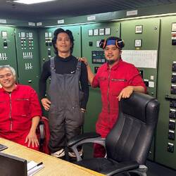Die 3 Maschinisten im Steuerungsraum