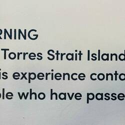 Dieser Hinweis hängt in Australien in fast jedem Museum, genau wie die Würdigung der First Nations