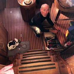 And where is the captain? Ah oui, fixing something with his head down usually