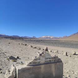 wir staunen nicht schlecht, als wir dieses Schild sehen!! 🇨🇭