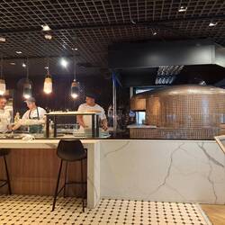 Pizzeria Napule hat uns sehr gut gefallen....und der Pizza Ofen wäre was für Bine