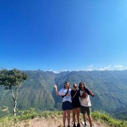 Im Hintergrund kann man die chinesische Grenze sehen