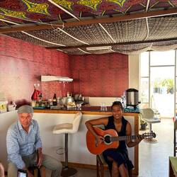 Unser Guide mit seiner Band Partnerin