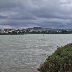Rundumblick am Salzsee, der hier irgendwann sicher einmal in einer schönen Landschaft lag. 😔