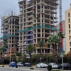 Da hinten rechts steht ein beeinduckend hoher Felsen. 🤷‍♀️