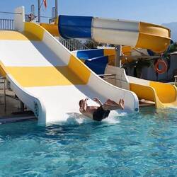 Klein Andi im Rutschenparadies