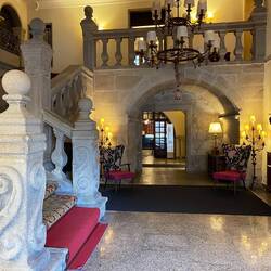 The Parador de Pontevedra is in a palace that dates from the 16th Century . 🏰🇪🇸
